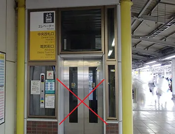 途中にあるエレベーターに乗ってしまうと昭和通り口ではなく中央口に出てしまいますので乗らないように注意しましょう。