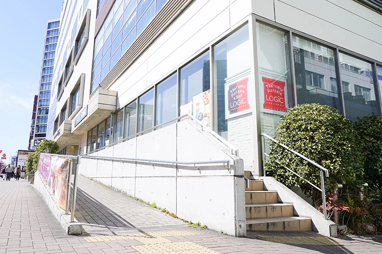 カラオケパセラ横浜西口店の外観